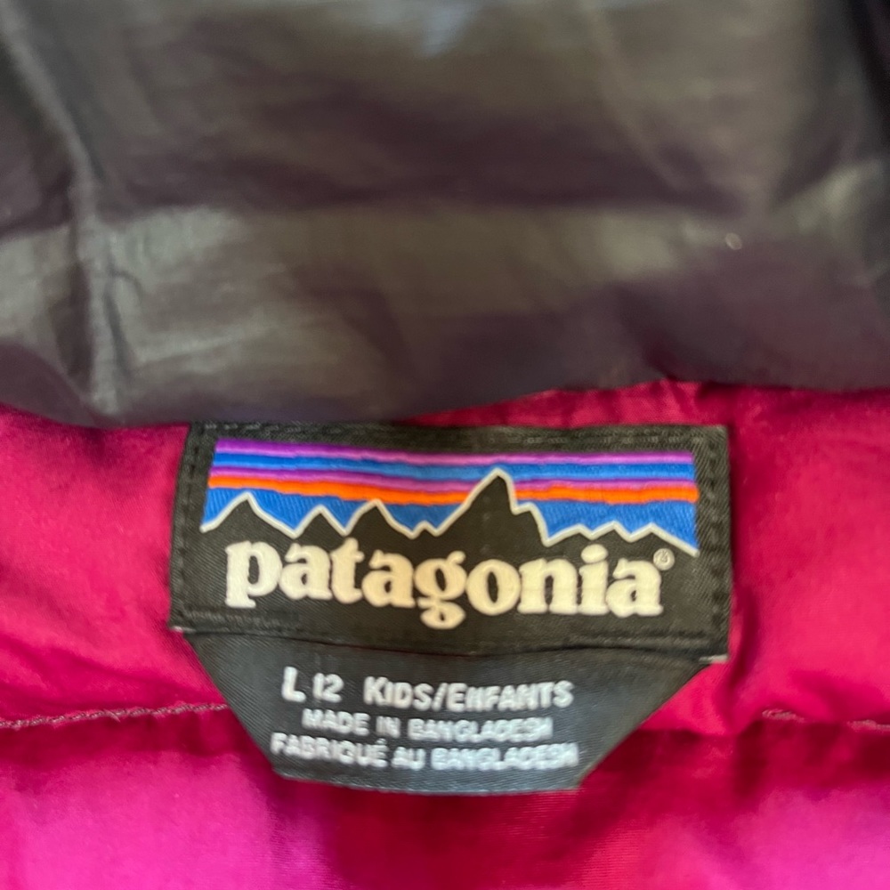 Patagonia Puffy Slim Longer style Sz 12 GUC with small rip - Black and Fuchsia - Picture 4 of 7